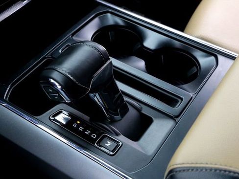 Used 2023 Ford F150 Lariat w/ Max Trailer Tow Package image 19