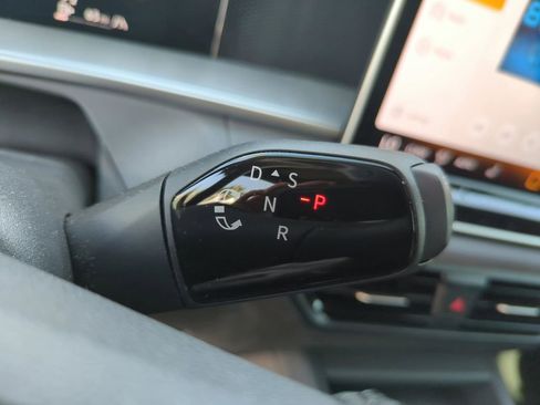 Certified 2025 Volkswagen Tiguan SE R-Line image 37