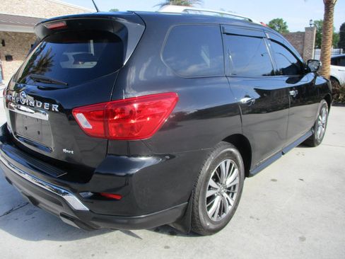 Used 2018 Nissan Pathfinder S image 14