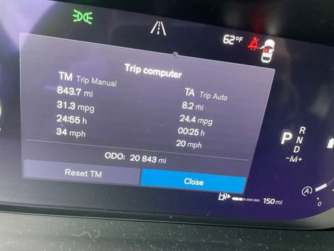 Used 2025 Volvo XC40 B5 Plus AWD/4WD image 10