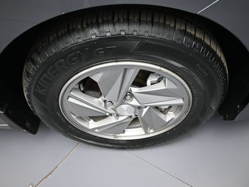 Certified 2025 Hyundai Elantra SE FWD image 13