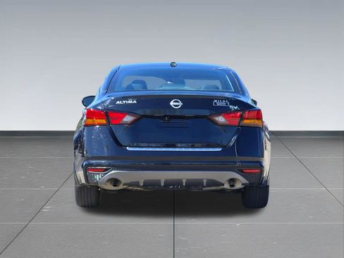 Used 2025 Nissan Altima 2.5 SV FWD image 5