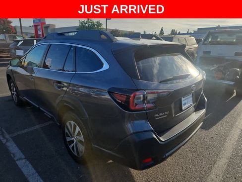 Used 2023 Subaru Outback Premium AWD/4WD image 5