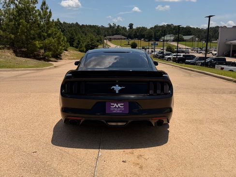 Used 2015 Ford Mustang Coupe RWD image 7