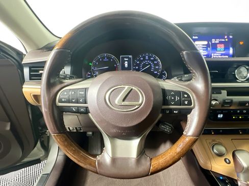 Used 2018 Lexus ES 350 w/ Premier Package FWD image 17