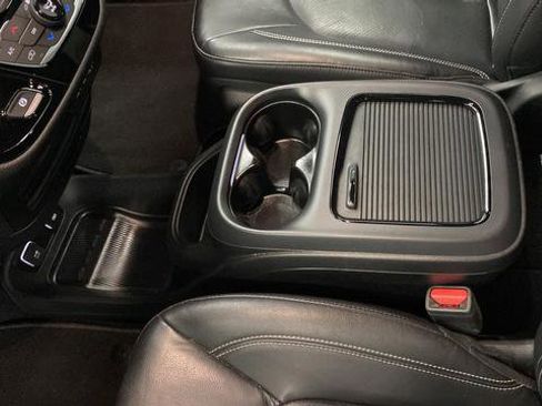 Used 2021 Chrysler Pacifica Touring-L w/ S Appearance Package FWD image 18