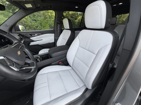 Used 2025 Chevrolet Traverse High Country image 16