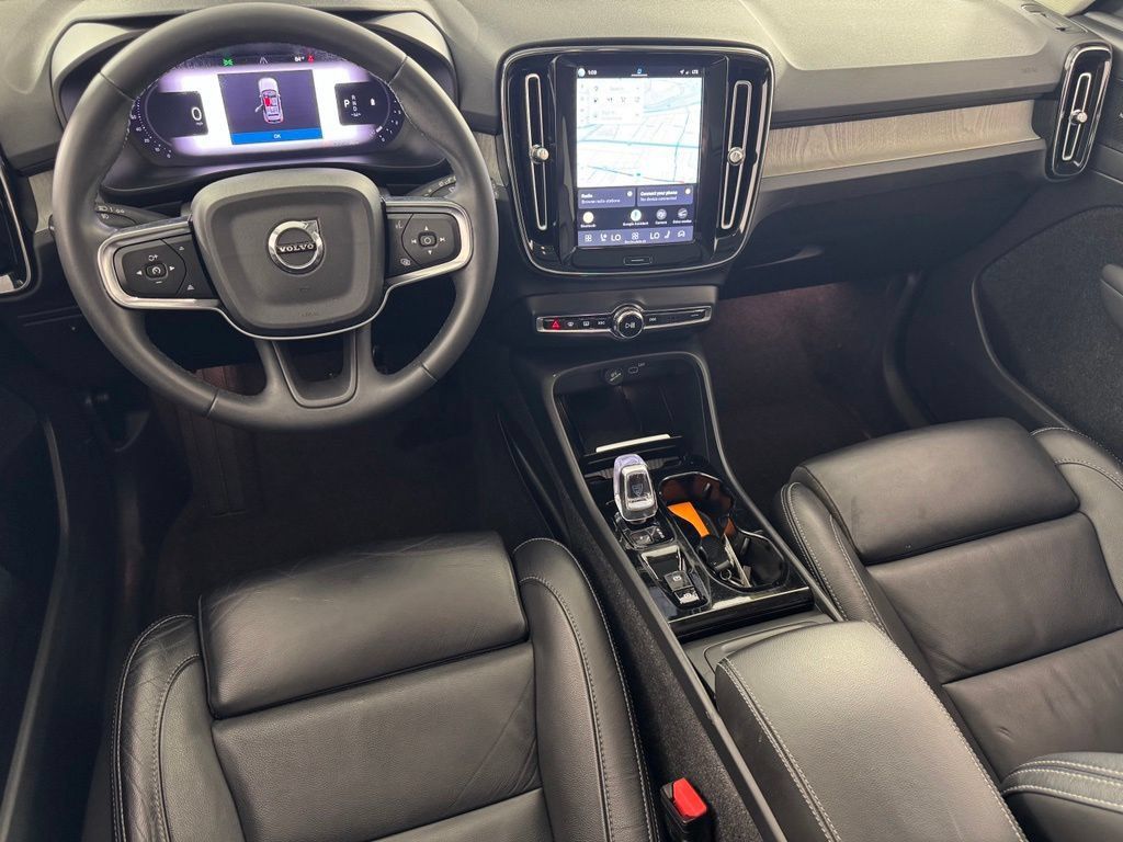 Certified 2024 Volvo XC40 B5 Plus w/ Protection Package Premier AWD/4WD image 15
