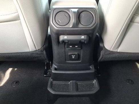 Used 2021 Jeep Wrangler Unlimited Sahara AWD/4WD image 23