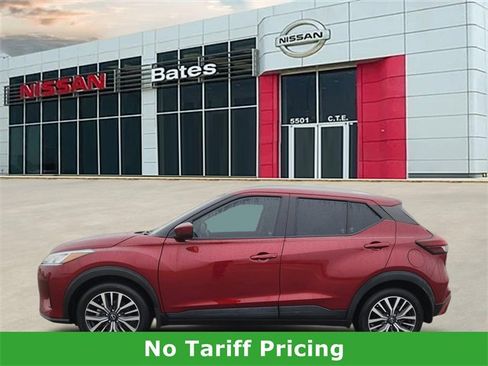 Used 2022 Nissan Kicks SV image 4