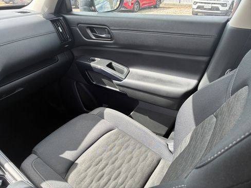 Used 2025 Nissan Pathfinder SV image 34