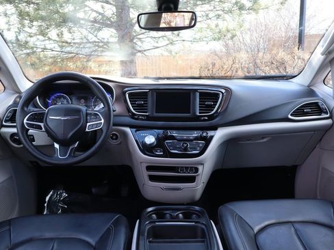 Used 2021 Chrysler Voyager Lxi image 15