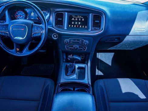 Used 2019 Dodge Charger SXT w/ Blacktop Package image 10