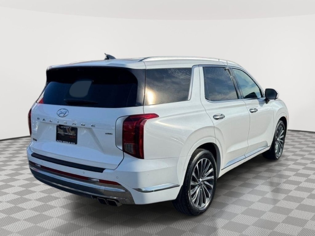 Used 2023 Hyundai Palisade Calligraphy w/ Cargo Package AWD/4WD image 3