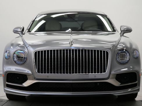 Used 2022 Bentley Flying Spur Plug-In Hybrid image 5