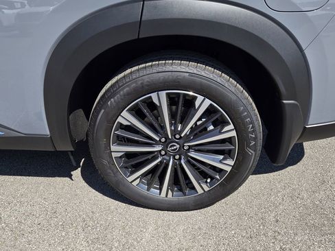 New 2026 Nissan Pathfinder Platinum FWD image 9