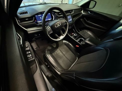 Used 2024 Jeep Grand Cherokee L Altitude image 19