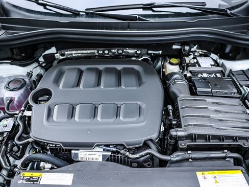 New 2026 Volkswagen Tiguan SE image 18