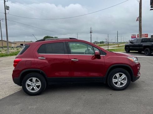 Used 2018 Chevrolet Trax LT w/ LT Convenience Package AWD/4WD image 30