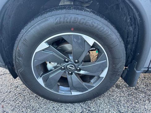 Certified 2025 Nissan Rogue SV image 9