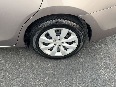 Used 2016 Toyota Corolla LE FWD image 11