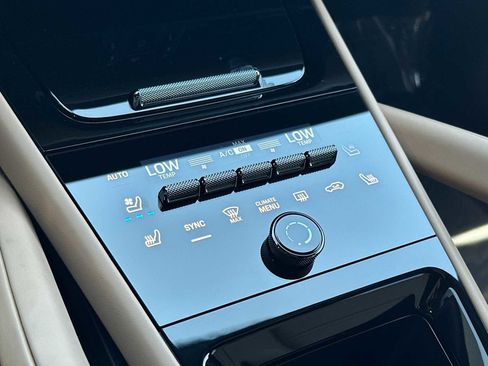 New 2025 Porsche Cayenne image 21