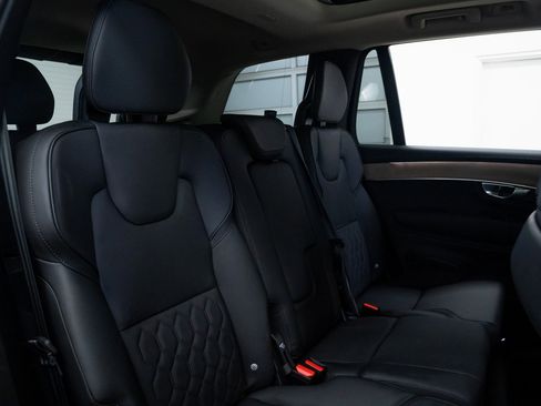 Used 2025 Volvo XC90 B6 Plus image 22