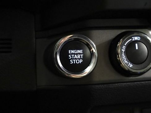 Used 2019 Toyota Tacoma TRD Sport image 24