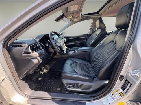 Used 2022 Toyota Camry SE w/ Cold Weather Package image 17