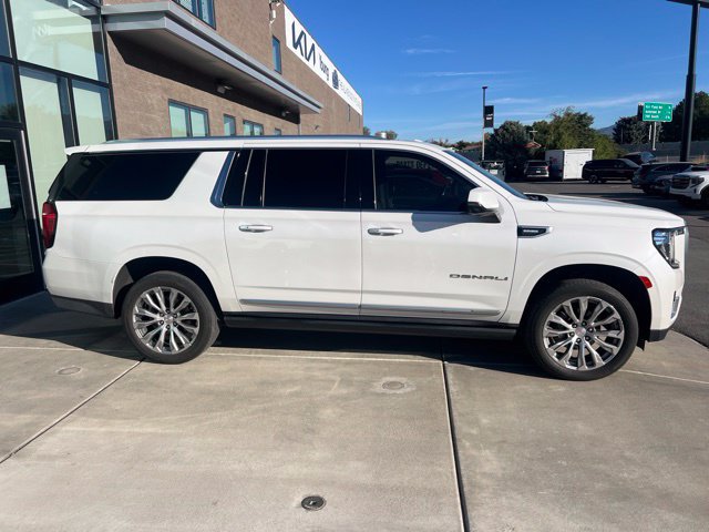 Used 2021 GMC Yukon XL Denali w/ Denali Ultimate Package AWD/4WD image 6