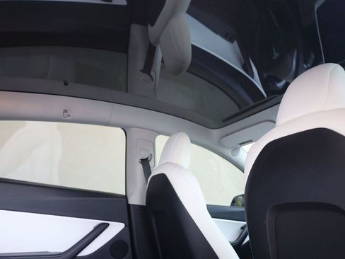 Used 2022 Tesla Model Y Performance AWD/4WD image 23