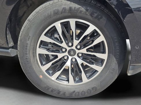 Used 2025 Ford Expedition Max Platinum AWD/4WD image 18