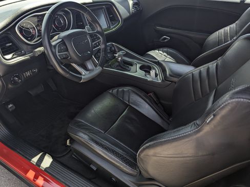 Used 2015 Dodge Challenger SRT w/ Technology Group RWD image 9