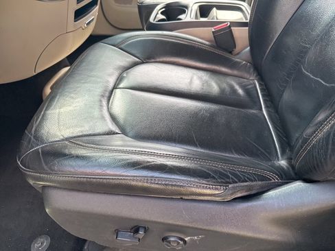 Used 2017 Chrysler Pacifica Touring-L FWD image 29