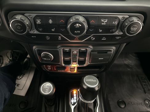 Used 2021 Jeep Gladiator Mojave AWD/4WD image 33