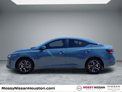 Used 2025 Nissan Sentra SV FWD image 5
