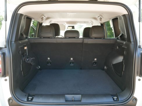Used 2023 Jeep Renegade Trailhawk w/ Trailhawk Elite Group AWD/4WD image 18