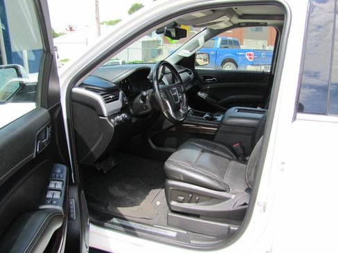 Used 2020 GMC Yukon XL SLT AWD/4WD image 13