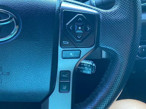 Used 2020 Toyota Tacoma TRD Off-Road w/ Technology Package AWD/4WD image 18