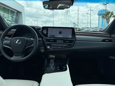 Used 2025 Lexus ES 350 w/ Premium Package FWD image 13