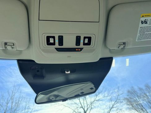 Used 2025 Ford Explorer Active image 4