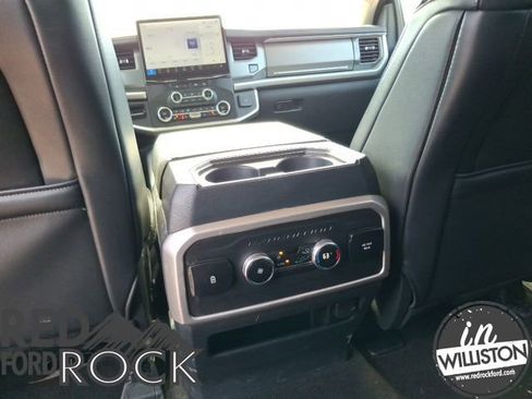Used 2024 Ford Expedition XLT AWD/4WD image 18