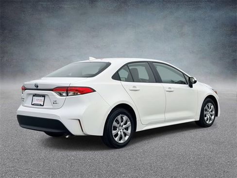 Used 2025 Toyota Corolla LE image 4