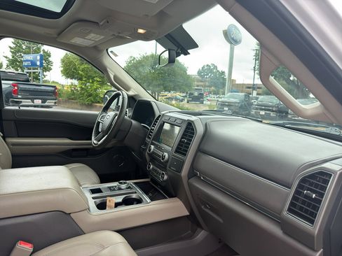 Used 2018 Ford Expedition XLT w/ Equipment Group 202A RWD image 13
