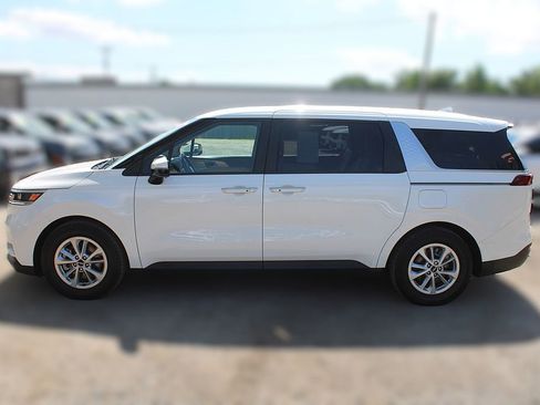 Used 2022 Kia Carnival LX FWD image 16