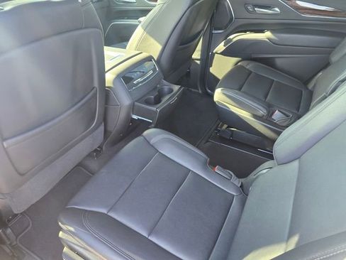 Used 2024 Cadillac Escalade Luxury image 14