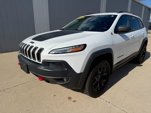 Used 2016 Jeep Cherokee Trailhawk w/ Leather Interior Group AWD/4WD image 2
