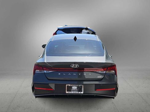 Certified 2025 Hyundai Elantra Limited FWD image 7
