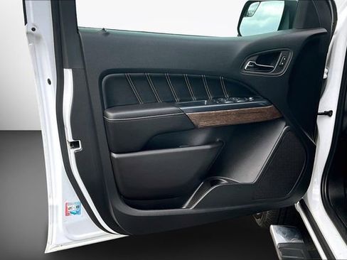 Used 2022 GMC Canyon Denali image 16