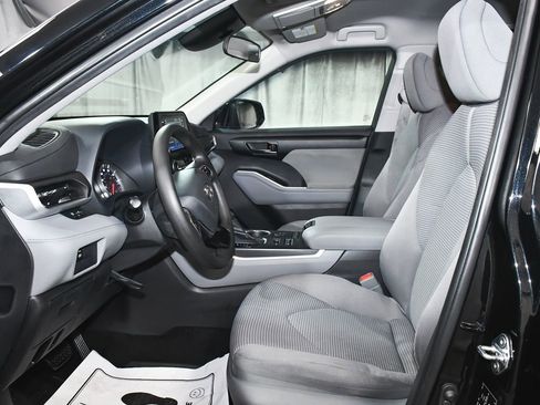 Used 2020 Toyota Highlander L AWD/4WD image 41